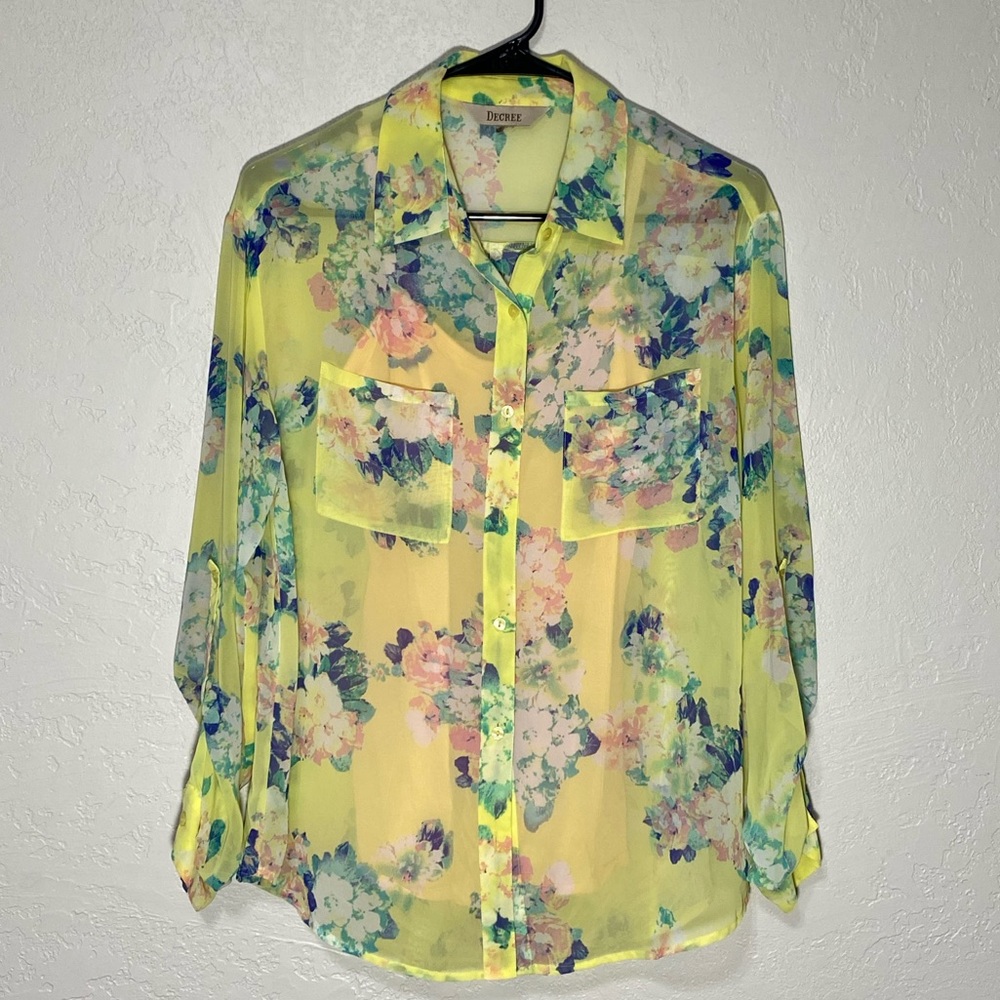 Decree yellow floral sheer button top with peach tank top